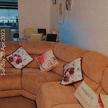 Lovely 2 Bed Flat/Apt In East London- Nice Estate. Dagenham Exteriér fotografie