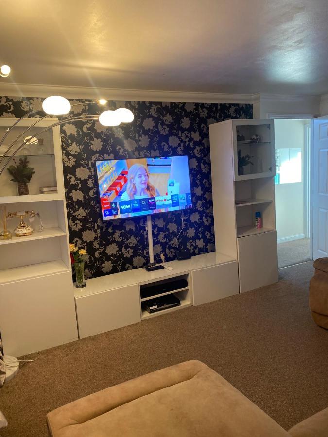 Lovely 2 Bed Flat/Apt In East London- Nice Estate. Dagenham Exteriér fotografie