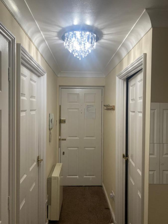 Lovely 2 Bed Flat/Apt In East London- Nice Estate. Dagenham Exteriér fotografie