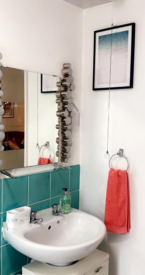Lovely 2 Bed Flat/Apt In East London- Nice Estate. Dagenham Exteriér fotografie