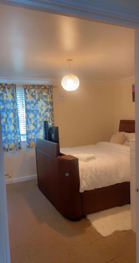 Lovely 2 Bed Flat/Apt In East London- Nice Estate. Dagenham Exteriér fotografie