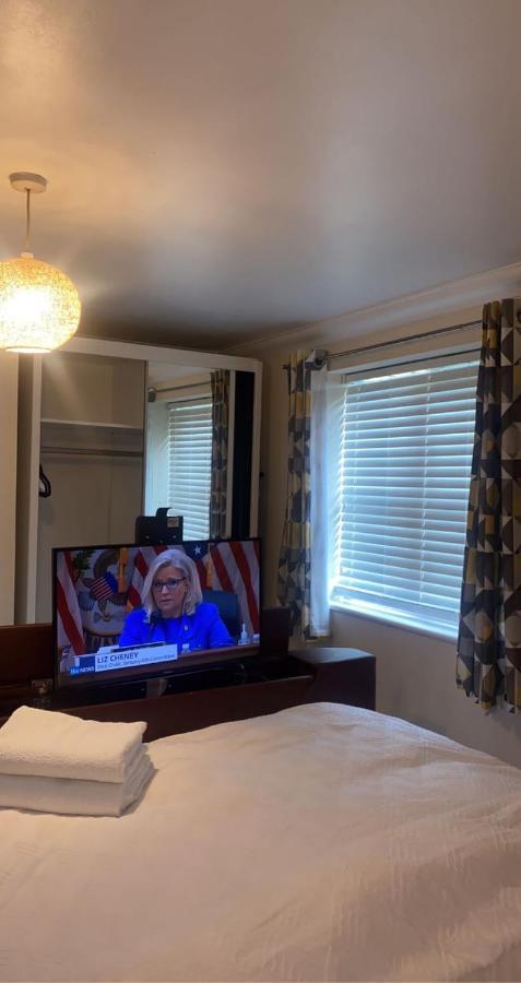 Lovely 2 Bed Flat/Apt In East London- Nice Estate. Dagenham Exteriér fotografie