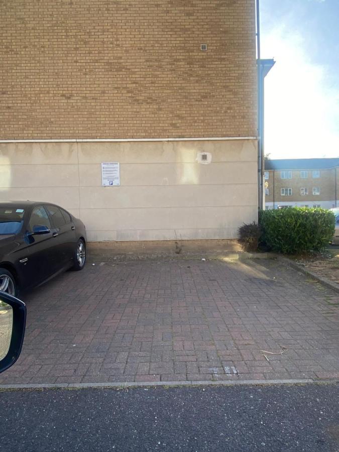 Lovely 2 Bed Flat/Apt In East London- Nice Estate. Dagenham Exteriér fotografie