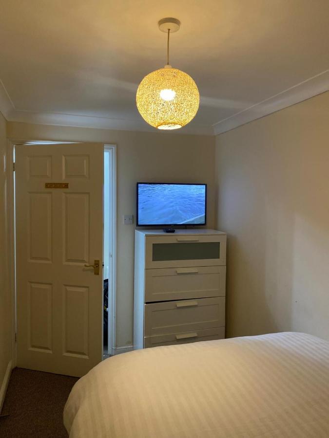 Lovely 2 Bed Flat/Apt In East London- Nice Estate. Dagenham Exteriér fotografie