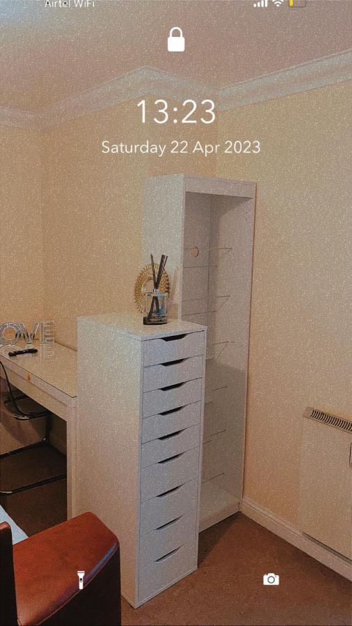 Lovely 2 Bed Flat/Apt In East London- Nice Estate. Dagenham Exteriér fotografie