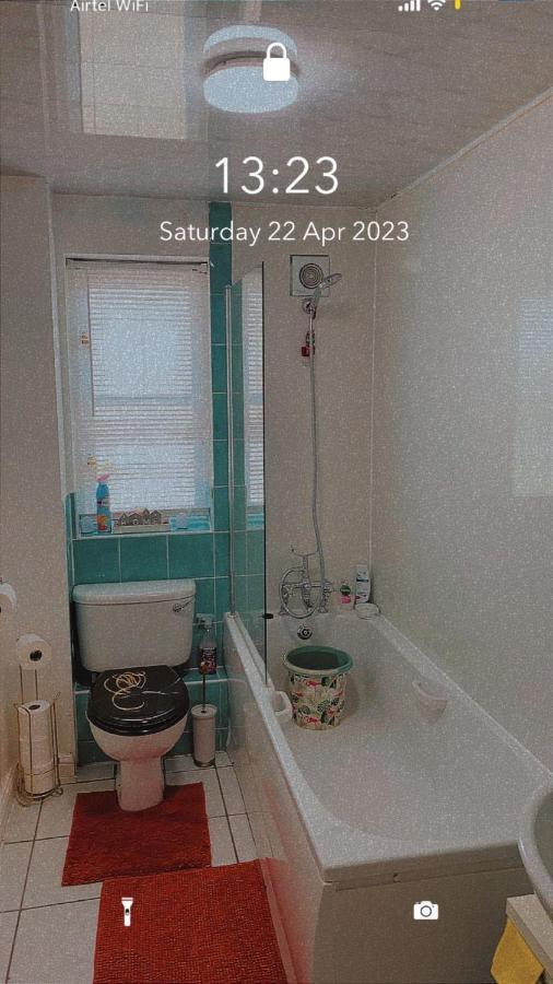 Lovely 2 Bed Flat/Apt In East London- Nice Estate. Dagenham Exteriér fotografie